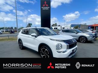 2023 Mitsubishi Outlander - Thumbnail