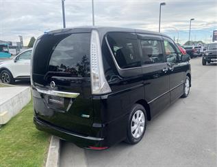 2013 Nissan Serena - Thumbnail