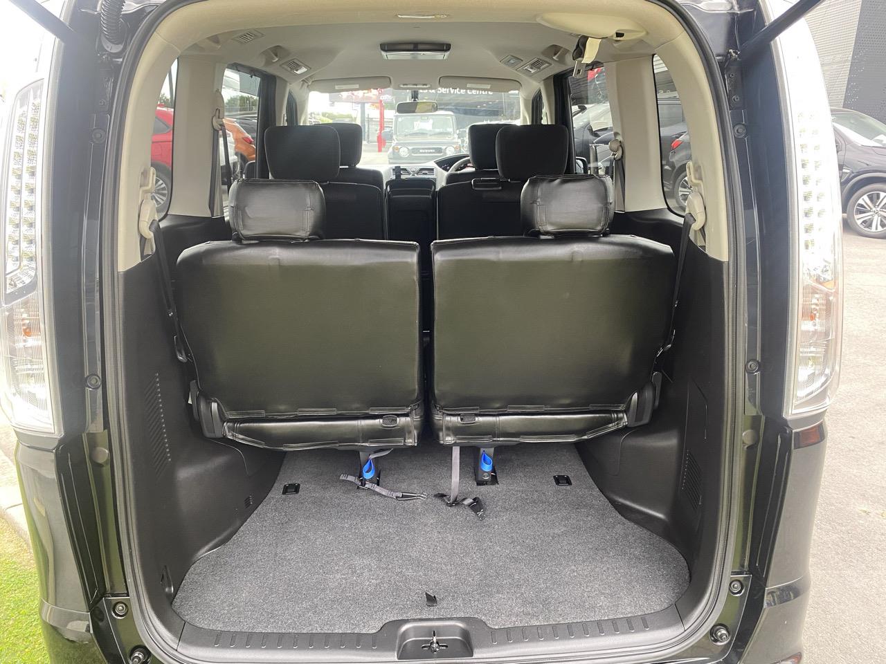 2013 Nissan Serena