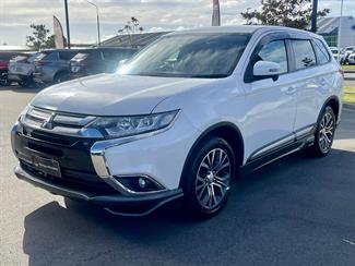 2016 Mitsubishi Outlander - Thumbnail