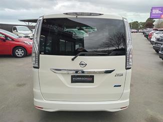 2014 Nissan Serena - Thumbnail