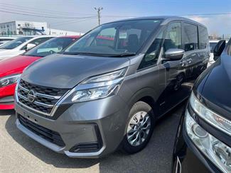 2022 Nissan Serena - Thumbnail