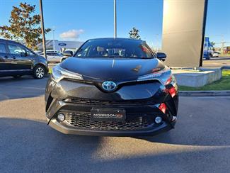 2017 Toyota C-HR - Thumbnail