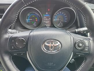 2016 Toyota Auris - Thumbnail