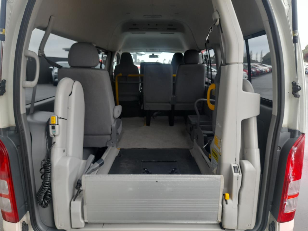 2006 Toyota Hiace