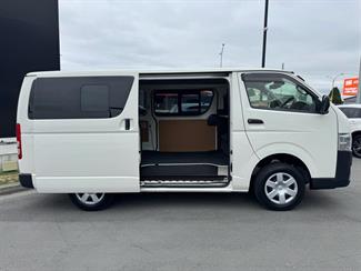 2020 Toyota Hiace - Thumbnail