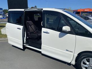 2013 Nissan Serena - Thumbnail