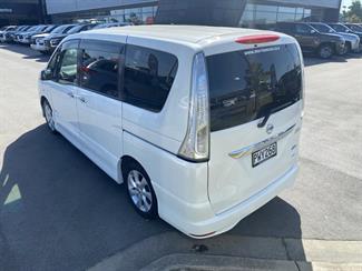 2013 Nissan Serena - Thumbnail