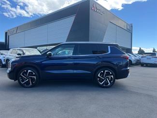 2022 Mitsubishi Outlander - Thumbnail