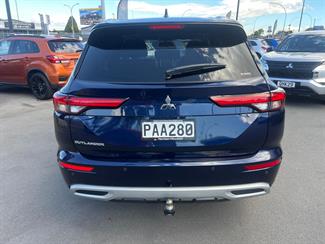 2022 Mitsubishi Outlander - Thumbnail