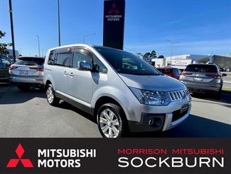 2010 Mitsubishi DELICA - Thumbnail