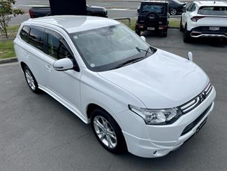 2013 Mitsubishi Outlander - Thumbnail