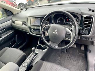 2013 Mitsubishi Outlander - Thumbnail