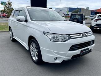 2013 Mitsubishi Outlander - Thumbnail