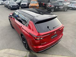 2024 Mitsubishi Outlander - Thumbnail