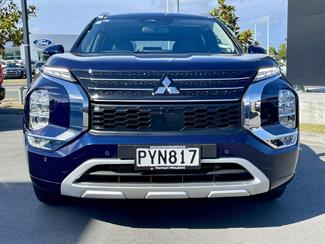 2023 Mitsubishi Outlander - Thumbnail