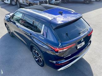 2023 Mitsubishi Outlander - Thumbnail