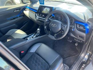 2017 Toyota C-HR - Thumbnail