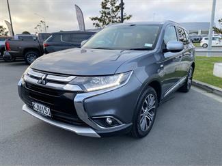 2017 Mitsubishi Outlander - Thumbnail