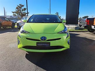 2016 Toyota Prius - Thumbnail