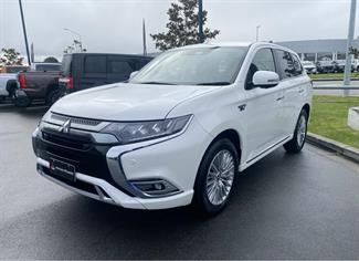 2018 Mitsubishi Outlander - Thumbnail