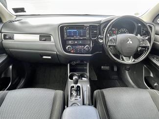 2015 Mitsubishi Outlander - Thumbnail