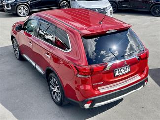 2015 Mitsubishi Outlander - Thumbnail