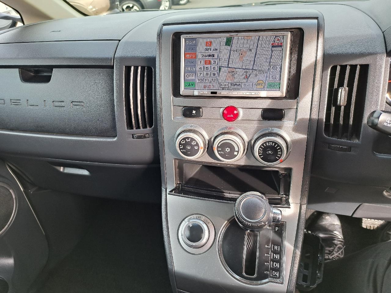 2011 Mitsubishi DELICA