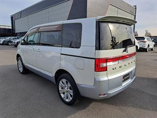 2011 Mitsubishi DELICA - Thumbnail