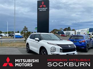 2023 Mitsubishi Outlander - Thumbnail