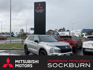 2023 Mitsubishi Outlander - Thumbnail