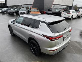 2023 Mitsubishi Outlander - Thumbnail