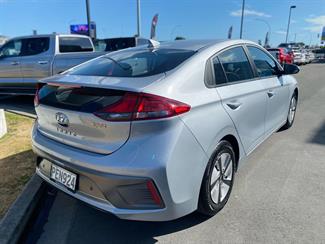 2022 Hyundai Ioniq - Thumbnail