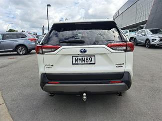 2019 Toyota RAV4 - Thumbnail