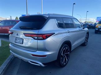 2022 Mitsubishi Outlander - Thumbnail