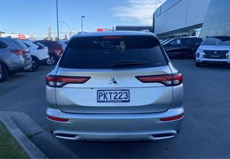 2022 Mitsubishi Outlander - Thumbnail