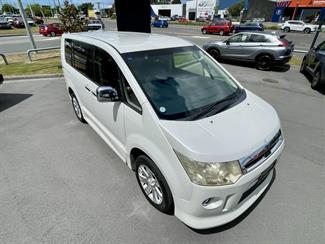 2012 Mitsubishi DELICA - Thumbnail