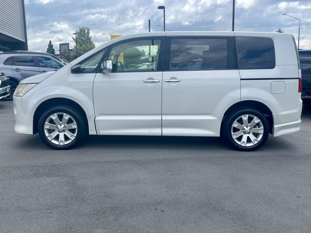 2012 Mitsubishi DELICA