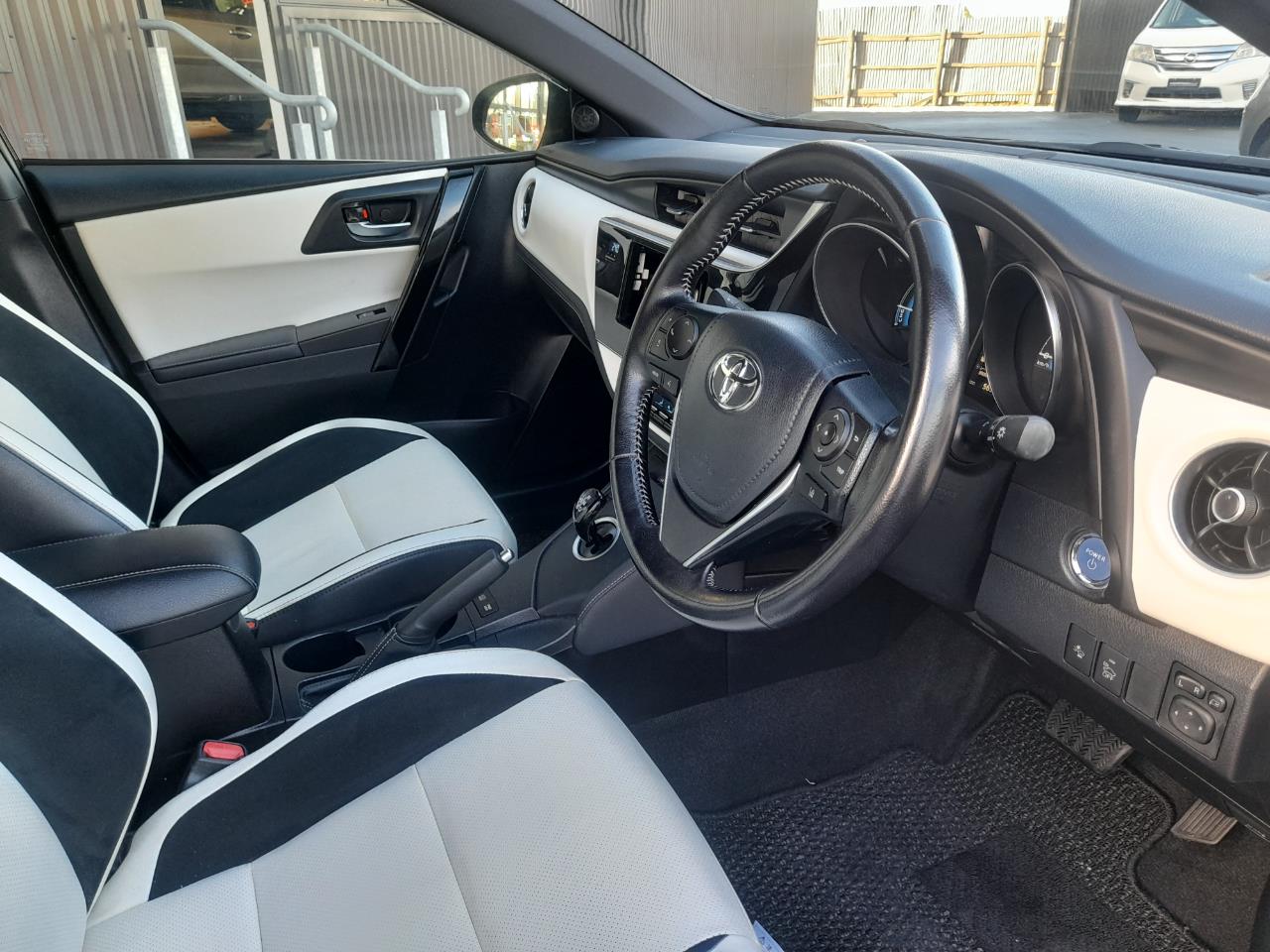 2016 Toyota Auris