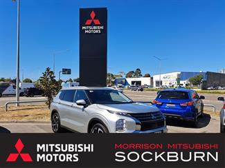 2023 Mitsubishi Outlander - Thumbnail