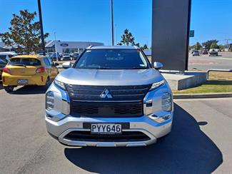 2023 Mitsubishi Outlander - Thumbnail