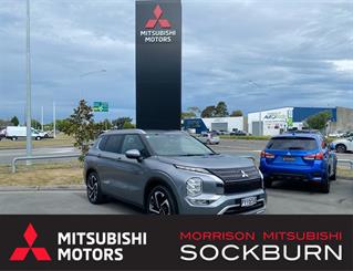 2023 Mitsubishi Outlander - Thumbnail