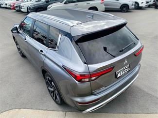 2023 Mitsubishi Outlander - Thumbnail