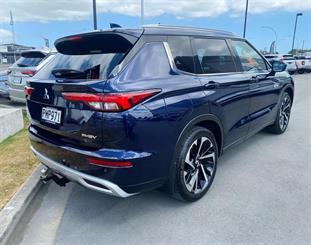 2022 Mitsubishi Outlander - Thumbnail