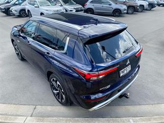 2022 Mitsubishi Outlander - Thumbnail