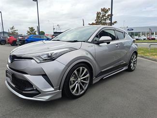 2017 Toyota C-HR - Thumbnail