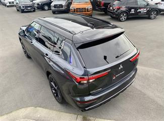 2024 Mitsubishi Outlander - Thumbnail