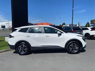 2023 Kia Sportage - Thumbnail