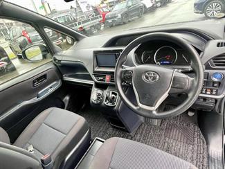 2014 Toyota Noah - Thumbnail