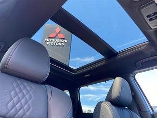 2025 Mitsubishi Outlander - Thumbnail